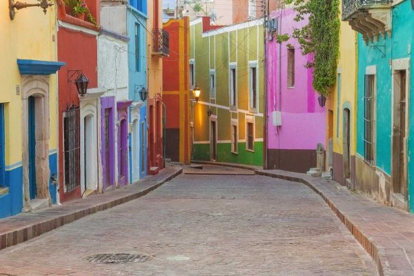 Mexico, Guanajuato Colorful street scene